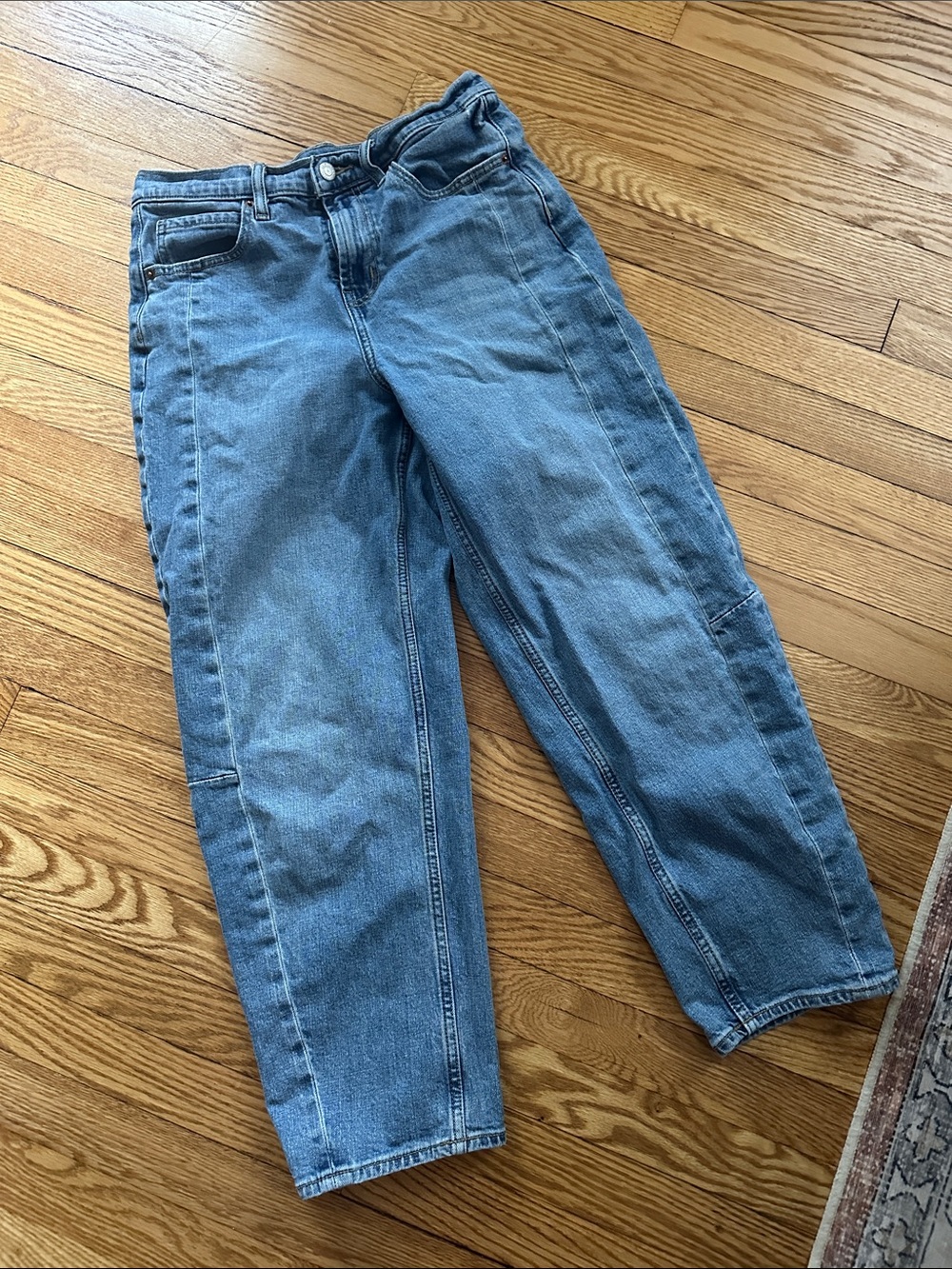 Old Navy High rise Barrel Jeans in Light Blue Denim